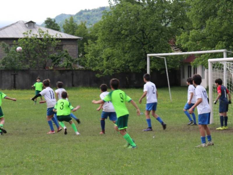 ცაგერის მუნიციპალიტეტის მერის მოვალეობის შემსრულებელი რევაზ ახვლედიანი ფეხბურთში...